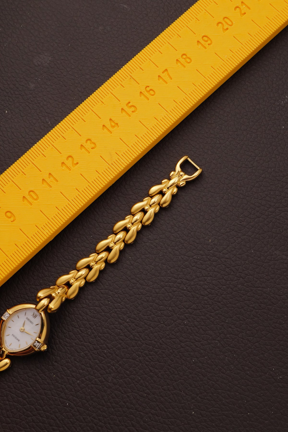 Seiko Exceline Mother of Pearl dial Tear-drop Bracelet in Gold Circa. 1989